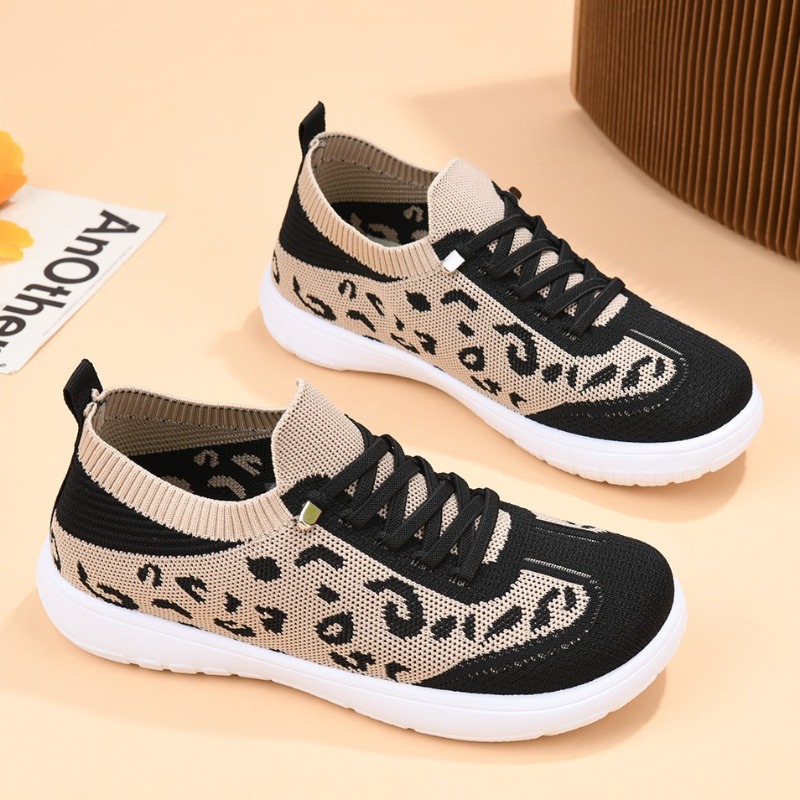 أحذية رياضية نسائية متوسطة الا - مراجعة Sneaker Zone وسعره