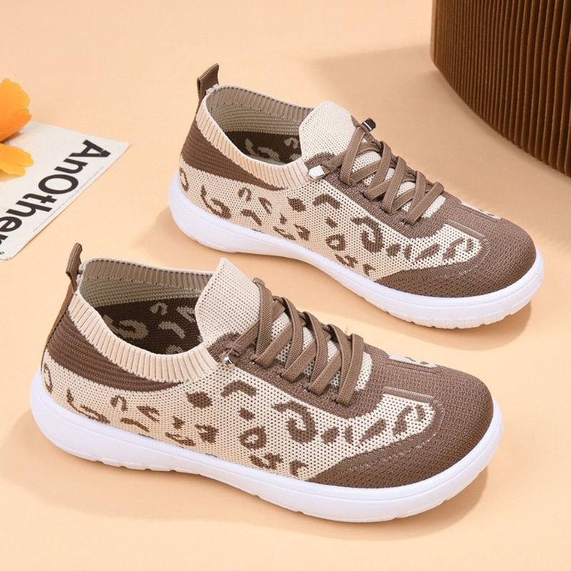 أحذية رياضية نسائية متوسطة الا - مراجعة Sneaker Zone وسعره