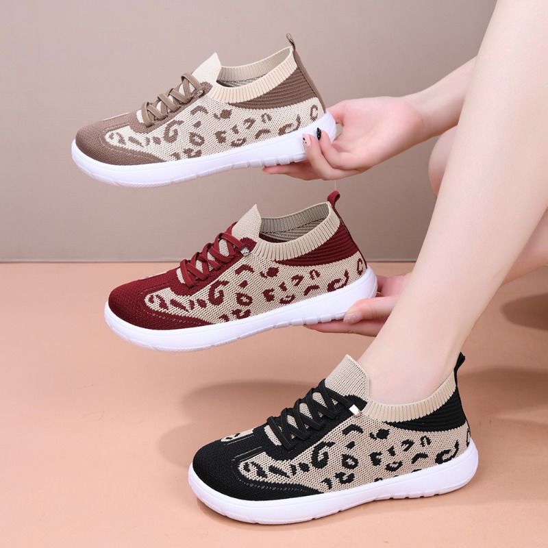 أحذية رياضية نسائية متوسطة الا - مراجعة Sneaker Zone وسعره